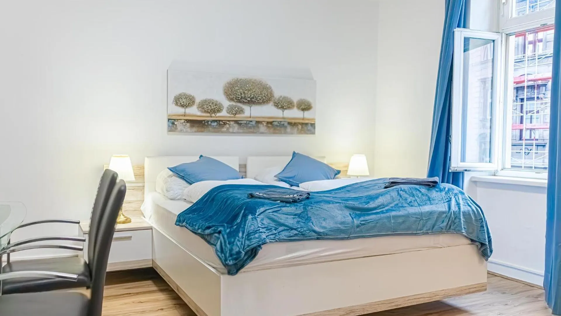 Basic 2Br Apt Perfectly Connected&Well Positioned Vienna 0*,  Austria