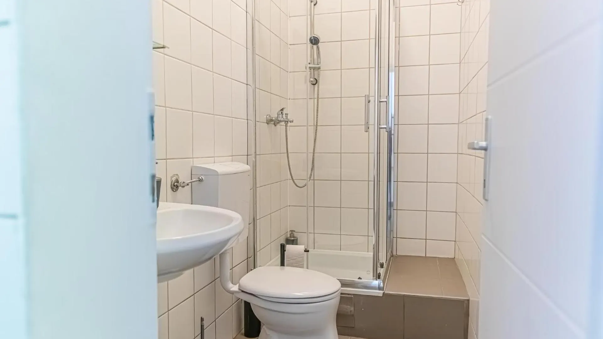 Basic 2Br Apt Perfectly Connected&Well Positioned Bécs Apartman