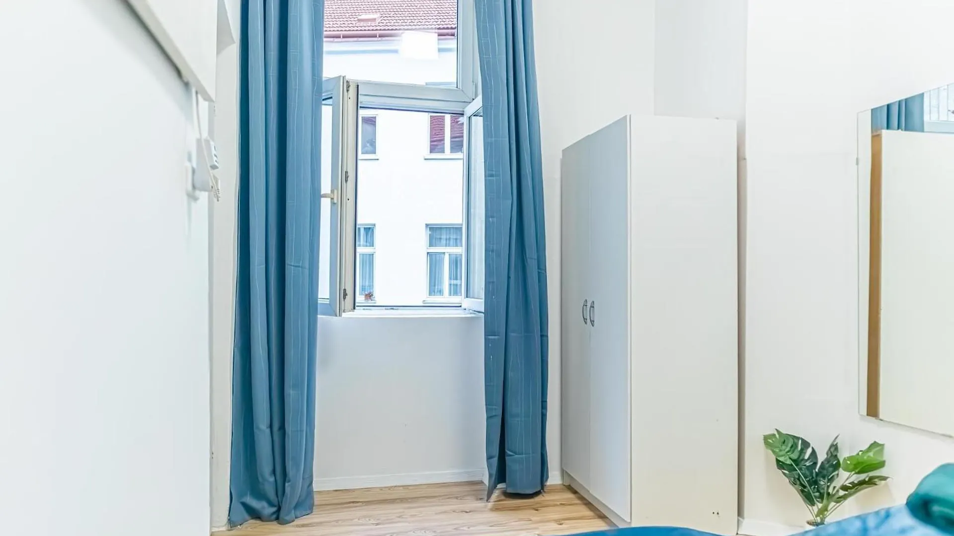 Basic 2Br Apt Perfectly Connected&Well Positioned Bécs